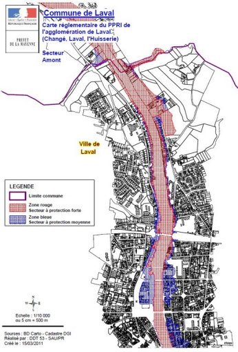 Le long de la Mayenne, l'urbanisation future est cadrée par le risque inondation. Carte réglementaire du PPRI de l'agglomération de Laval (Secteur amont) (BD Carto – Cadastre DGI – DDT53 – SAU/PR - 2011) en grand format (nouvelle fenêtre)