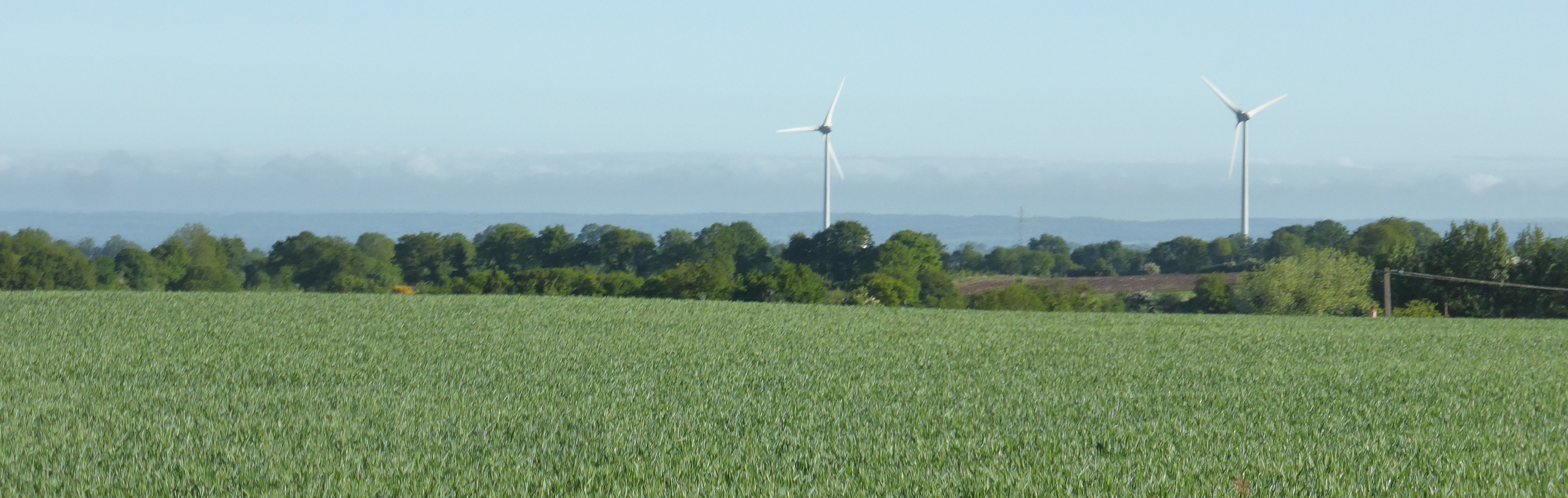 La présence d'éoliennes créée de nouveaux repères visuels dans le paysage (Lassay-les-Châteaux – 2015) en grand format (nouvelle fenêtre)