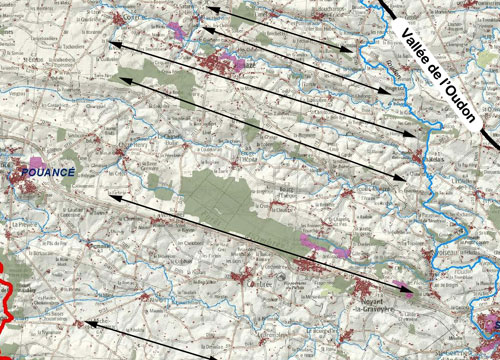 Carte montrant les concordances du réseau hydrographique et des lignes de crêtes avec la direction armoricaine (nord-ouest/ sud-est) dans le Segréen en grand format (nouvelle fenêtre)