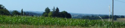 Vue lointaine sur la vallée du Loir depuis le plateau dominant le Dinan (Flée) en grand format (nouvelle fenêtre)
