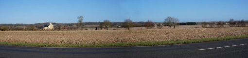 Douceur des coteaux entre Bazouges-sur-le-Loir et La Flèche accentuée par l'ampleur de la vallée (Bazouges-sur-le-Loir) en grand format (nouvelle fenêtre)
