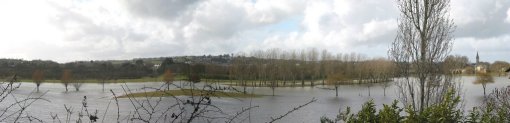 Confluence du Layon et de la Loire ponctuellement en période d'inondation, paysage ample de transition (Chalonnes-sur-Loire) en grand format (nouvelle fenêtre)