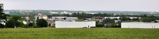 Des zones industrielles marquantes malgré l'alternance entre végétation et bâtiments – Zone d'activités de Bonchamp (les Bouessay – Bonchamp-Lès-Laval) en grand format (nouvelle fenêtre)