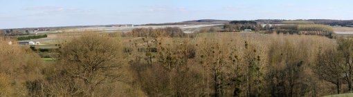 Coteau arboricole de Lézigné (Huillé) : impact des vergers et de leurs filets de protection en grand format (nouvelle fenêtre)
