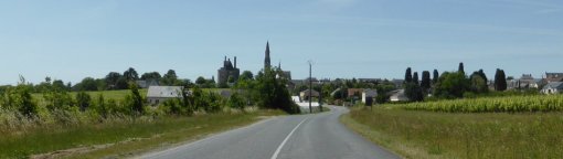 La préservation des silhouettes de bourgs et des panoramas sur le patrimoine constitue un enjeu de l'unité des coteaux du Layon et de l'Aubance (Le Puy-Notre-Dame) en grand format (nouvelle fenêtre)