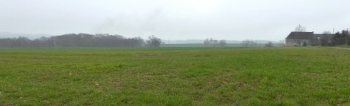 Sur les plateaux, une ouverture progressive des paysages agricoles est en cours (La-Chartre-sur-le-Loir – 2015) en grand format (nouvelle fenêtre)