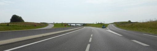 Dans le secteur de Luigné, Noyant-la-Plaine et Ambillou-Château, le développement de la RD 761 s'est matérialisé notamment par la mise en 2x2 voies de certains tronçons et l'aménagement de contournements de bourgs (Luigné - 2015) en grand format (nouvelle fenêtre)