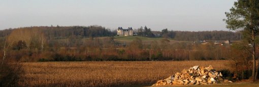 Le maintien des perspectives sur les éléments patrimoniaux de la vallée constitue un enjeu prégnant de l'unité paysagère (Château de Vaux – Seiches-sur-Le-Loir) en grand format (nouvelle fenêtre)