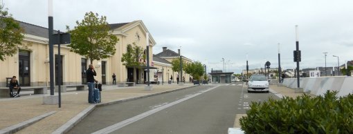 Le secteur de la gare de Laval a fait l'objet d'aménagements récents visant à la requalification de cet espace public stratégique (Laval - 2015) en grand format (nouvelle fenêtre)