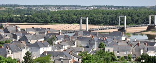 Des bourgs en vis à vis sur la vallée, implantés comme des portes urbaines sur la Loire : Montjean-sur-Loire et Champtocé-sur-Loire. en grand format (nouvelle fenêtre)