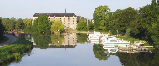 La Sarthe à Cheffes-sur-Sarthe, un patrimoine fluviale très riche : port, écluse, barrage, moulin en grand format (nouvelle fenêtre)