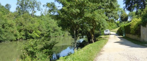 La valorisation des chemins bordant les cours d'eau (ici le Loir) facilite l'accessibilité et la découverte de la vallée (Seiches-sur-le-Loir) en grand format (nouvelle fenêtre)