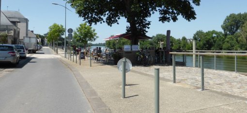 Entre mise en valeur de l'espace public et activité de restauration : des témoignages de l'attractivité des paysages de la Loire (Chalonnes-sur-Loire - 2015) en grand format (nouvelle fenêtre)