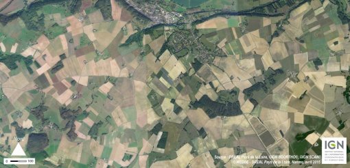 Plateaux agricoles ouverts au sud de La Chartre-sur-Le-Loir (2013) en grand format (nouvelle fenêtre)