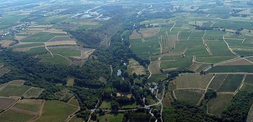A l'ouest de Beaulieu-sur-Layon, les vallées se ferment progressivement sous l'effet d'un enfrichement des abords du cours d'eau (source : site internet de la commune de Beaulieu-sur-Layon) en grand format (nouvelle fenêtre)