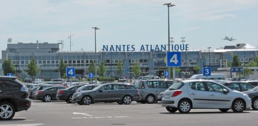Paysage singulier dominé par les infrastructures de la zone aéroportuaire (Bouguenais) en grand format (nouvelle fenêtre)