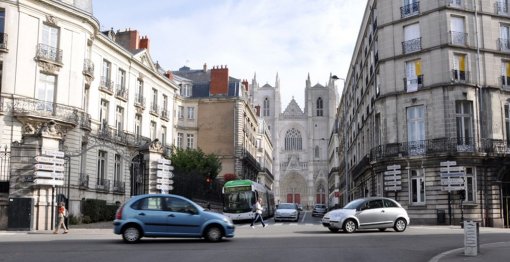 Des perspectives urbaines qui mettent en scène le patrimoine architectural : quartier de la cathédrale (Nantes) en grand format (nouvelle fenêtre)