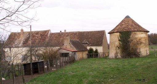 Four à chanvre accompagnant une ferme traditionnelle de la champagne sarthoise (Chemiré-le-Gaudin - Source services départementaux de l'architecture et du patrimoine de la Sarthe) en grand format (nouvelle fenêtre)