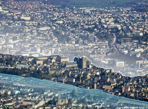 Promontoire urbain du centre historique dominant le paysage urbain de l'agglomération mancelle (source de la photo aérienne : CAUE de la Sarthe, 2003) en grand format (nouvelle fenêtre)