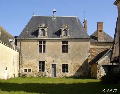 Un riche patrimoine de logis et châteaux qui ponctue le bocage ; château de Verdigné (Avesne-en-Saosnois) en grand format (nouvelle fenêtre)