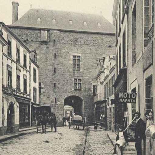Guérande, rue et porte St Michel (fond iconographique des archives départementales, cote 23Fi3375) en grand format (nouvelle fenêtre)