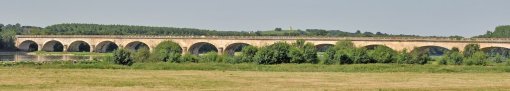 Pont ferroviaire de Chalonnes-sur-Loire, un repère marquant de l'espace fluvial (La Possonnière) en grand format (nouvelle fenêtre)