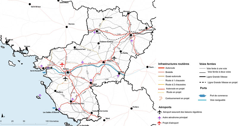 Les aéroports et aérodromes de la région participent au paysage économique qui marque les périphéries des pôles urbains (Source : IGN)