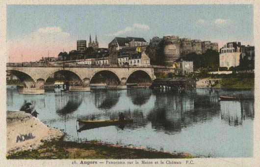 Des symboles forts représentatifs de la Loire en tant qu'axe de communication – Angers – Panorama sur la Maine et le Château (Archives départementales du Maine-et-Loire, 6Fi7749)