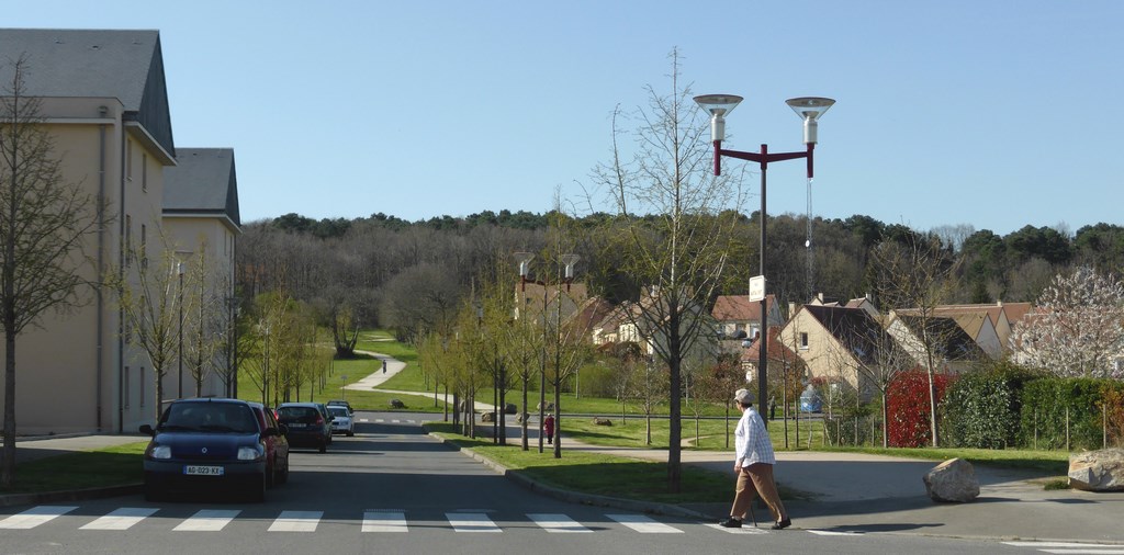Intégration d’éléments paysagers entre bois, parc et quartier d’habitat. (Le Mans – 2015)