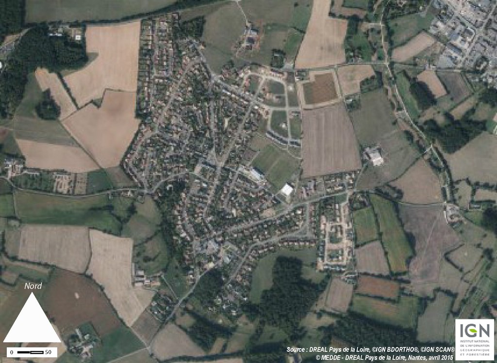 Zoom comparatif des orthophotos de 1958 et 2010 – bourg de Rouillon (BD ORTHO)