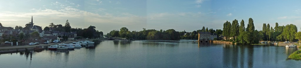 La Mayenne à Grez-Neuville, un patrimoine fluviale très riche : port, écluse, barrage, moulin