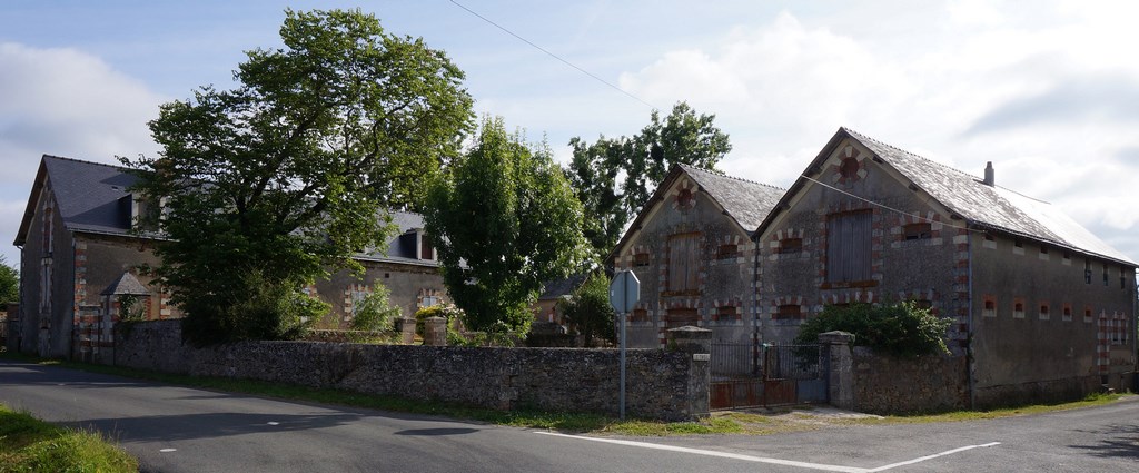 Des fermes modèles annonçant les parcs agricoles des châteaux et soulignant le dynamisme agricole de l’unité (Juvardeil)