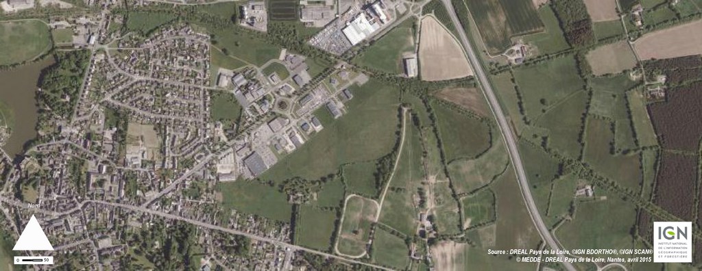 Les développements urbains et l’aménagement d’une voie de contournement du bourg de Pouancé contribuent à enclaver les terrains agricoles (2012)