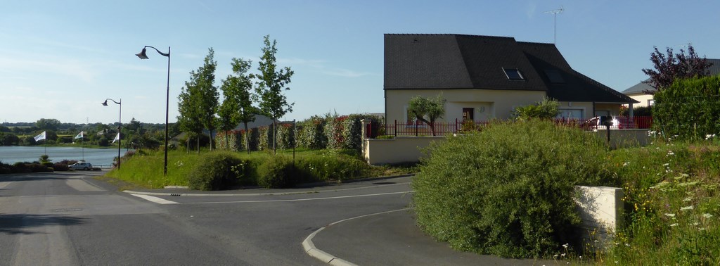 Des développements urbains sont en cours au nord du bourg à proximité de l’étang de Saint-Aubin (Pouancé - 2015)