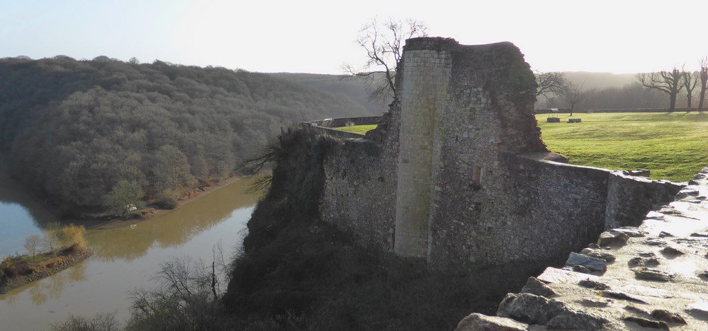 Un parc en forme de belvédère en surplomb de la Mère (Mervent)