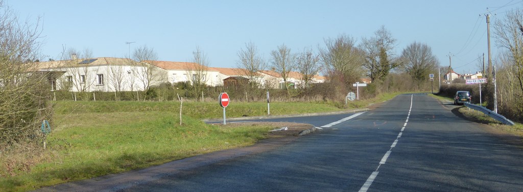 La préservation des haies permet d’améliorer la transition entre espace aggloméré et espace agri-naturel (Bournezeau)