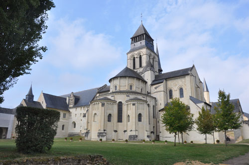 Abbaye de Fontevraud, un témoignage de l'art roman du XIIème siècle en grand format (nouvelle fenêtre)
