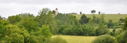 Ambiance caractéristique des vallées encaissées ponctuées de moulin, la petite Maine à Chavagnes-en-Paillers en grand format (nouvelle fenêtre)