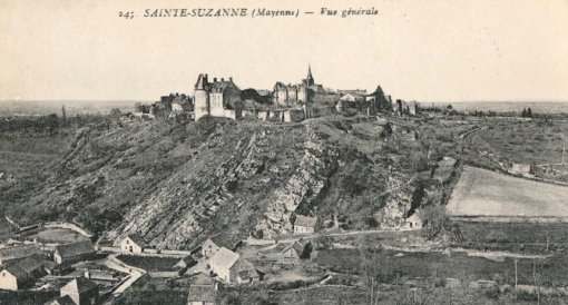 Implantation historique du bourg de Sainte-Suzanne (Source : Archives Départementales de Mayenne) en grand format (nouvelle fenêtre)